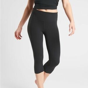 Athleta Elation Black Capri Powervita Small NWT
